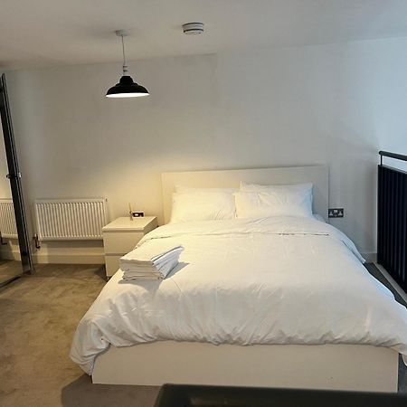 Luxurious 1-Bedroom With Parking Бирмингем Экстерьер фото