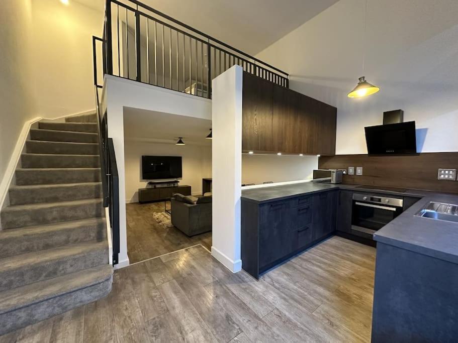 Luxurious 1-Bedroom With Parking Бирмингем Экстерьер фото