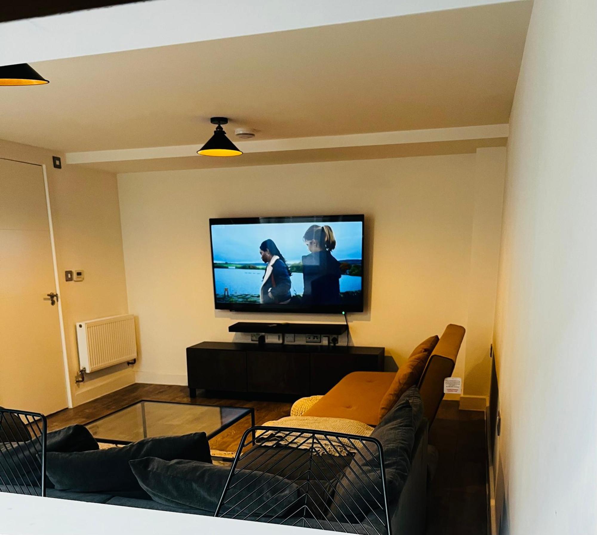 Luxurious 1-Bedroom With Parking Бирмингем Экстерьер фото